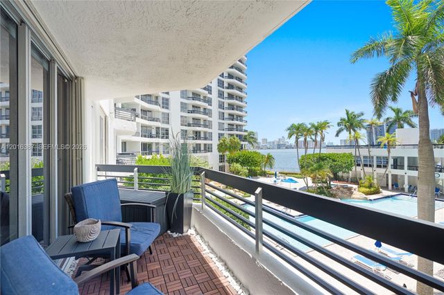 3600 Mystic Pointe Drive 306, Aventura, FL 33180