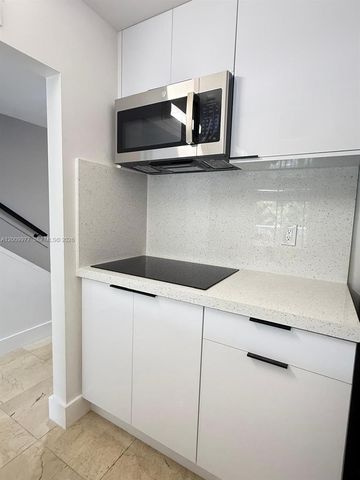 260 NW 107th Ave 204, Miami, FL 33172