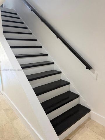 260 NW 107th Ave 204, Miami, FL 33172