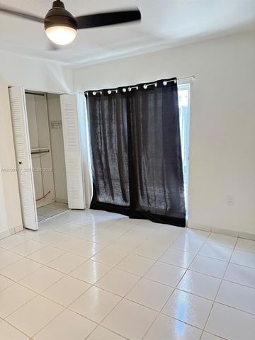 260 NW 107th Ave 204, Miami, FL 33172