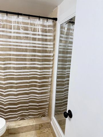 260 NW 107th Ave 204, Miami, FL 33172