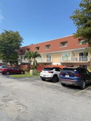 260 NW 107th Ave 204, Miami, FL 33172