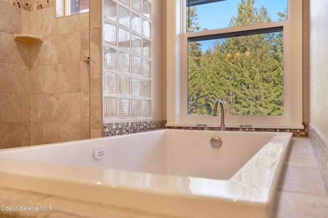 13 Park Dr, Spirit Lake, ID 83869