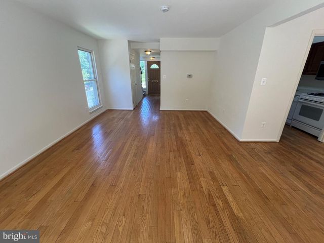 5566 BURNSIDE DR, Rockville, MD 20853