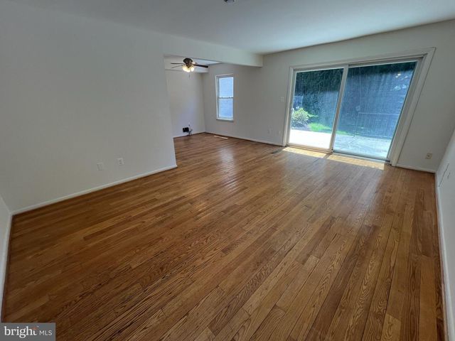 5566 BURNSIDE DR, Rockville, MD 20853