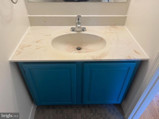 5566 BURNSIDE DR, Rockville, MD 20853