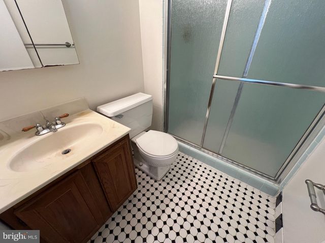5566 BURNSIDE DR, Rockville, MD 20853