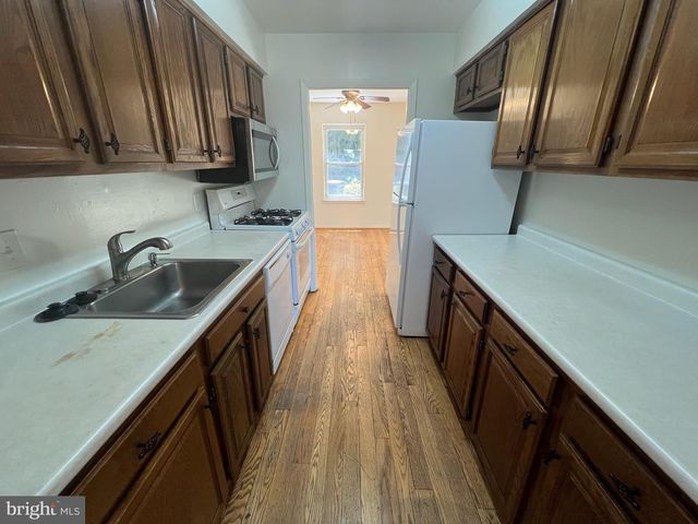 5566 BURNSIDE DR, Rockville, MD 20853