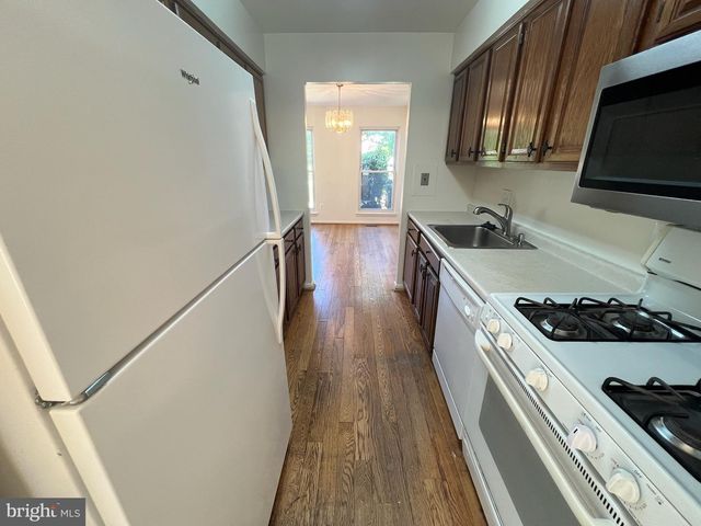 5566 BURNSIDE DR, Rockville, MD 20853