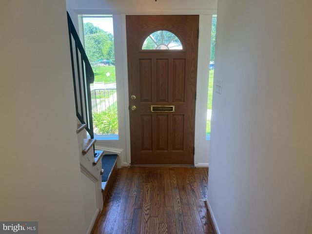 5566 BURNSIDE DR, Rockville, MD 20853