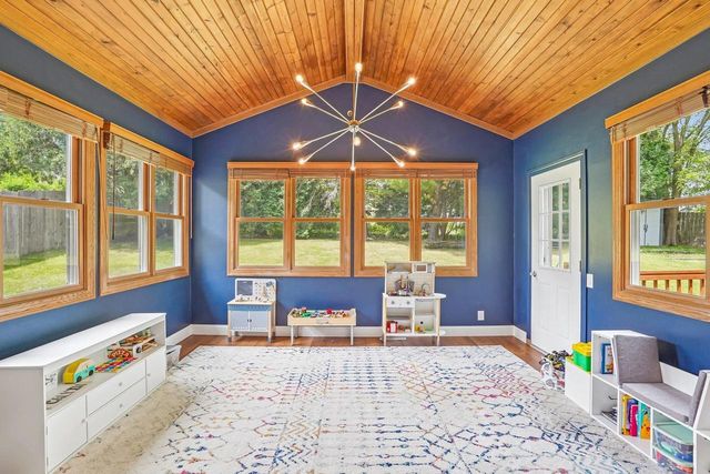 5838 Roanoke Drive, Fitchburg, WI 53719