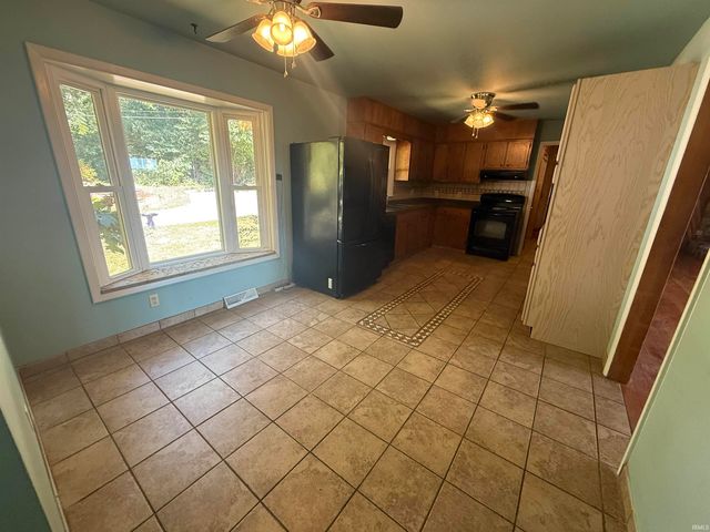 2413 Spice Valley Road, Mitchell, IN 47446