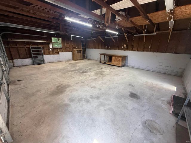 2413 Spice Valley Road, Mitchell, IN 47446