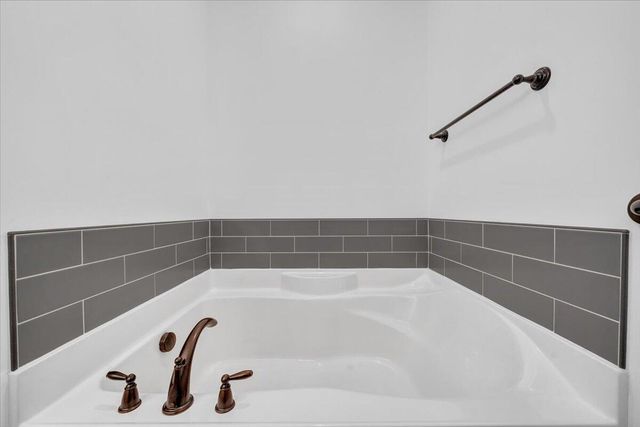 131 Belvior CIR, Moneta, VA 24121