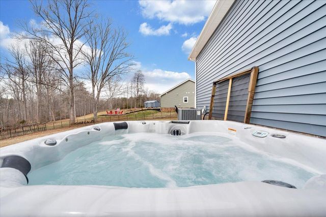 131 Belvior CIR, Moneta, VA 24121