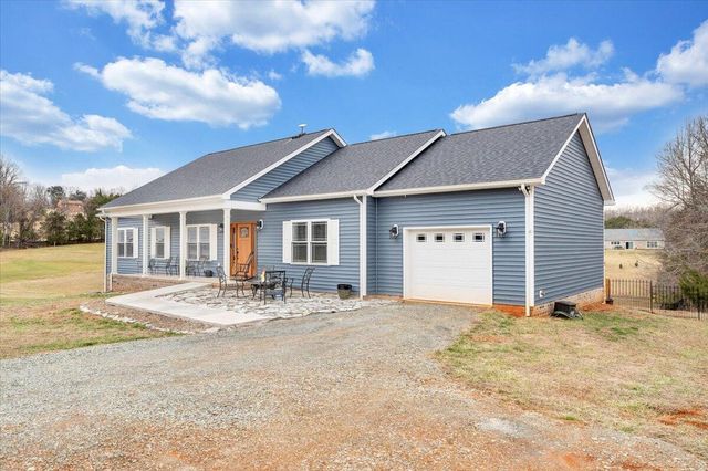 131 Belvior CIR, Moneta, VA 24121