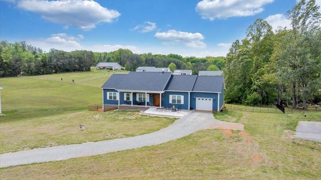 131 Belvior CIR, Moneta, VA 24121
