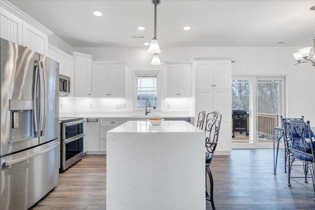 131 Belvior CIR, Moneta, VA 24121