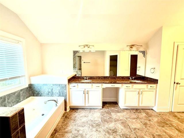 335 Oakleigh Manor Drive, Fayetteville, GA 30215