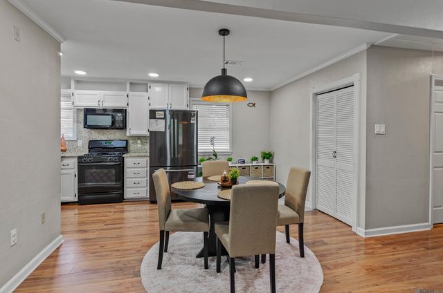 9448 Foster Rd, Baton Rouge, LA 70811