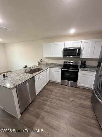 487 Wiltshire Avenue SW, Palm Bay, FL 32908