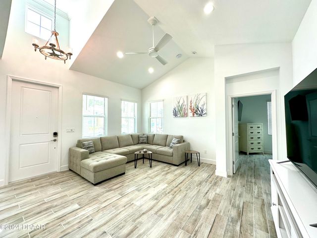 261 Hang Loose Way, Daytona Beach, FL 32124