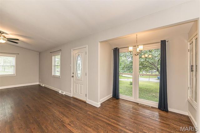 250 Sunset Drive, Ballwin, MO 63011