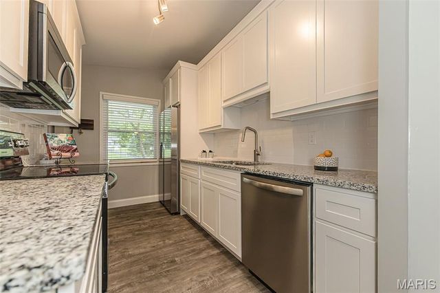 250 Sunset Drive, Ballwin, MO 63011
