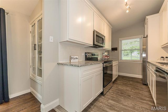 250 Sunset Drive, Ballwin, MO 63011