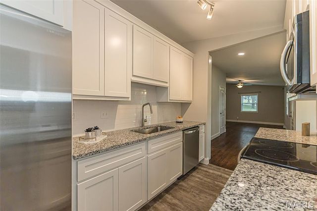 250 Sunset Drive, Ballwin, MO 63011