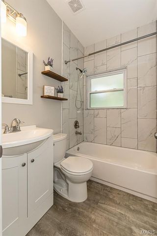 250 Sunset Drive, Ballwin, MO 63011