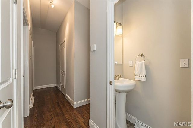 250 Sunset Drive, Ballwin, MO 63011
