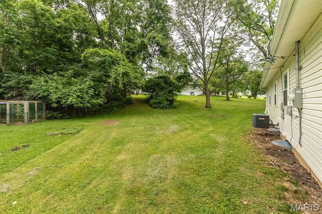 250 Sunset Drive, Ballwin, MO 63011