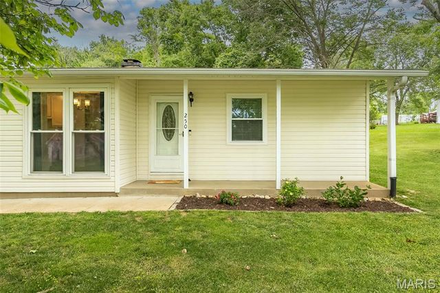 250 Sunset Drive, Ballwin, MO 63011