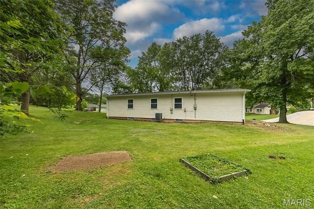 250 Sunset Drive, Ballwin, MO 63011