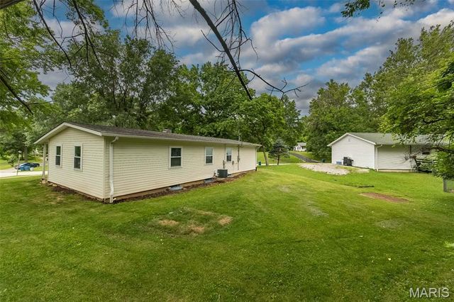 250 Sunset Drive, Ballwin, MO 63011