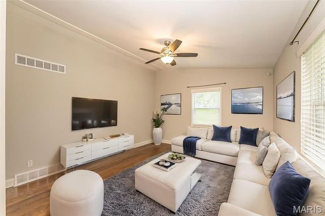 250 Sunset Drive, Ballwin, MO 63011