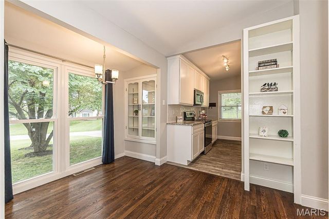 250 Sunset Drive, Ballwin, MO 63011