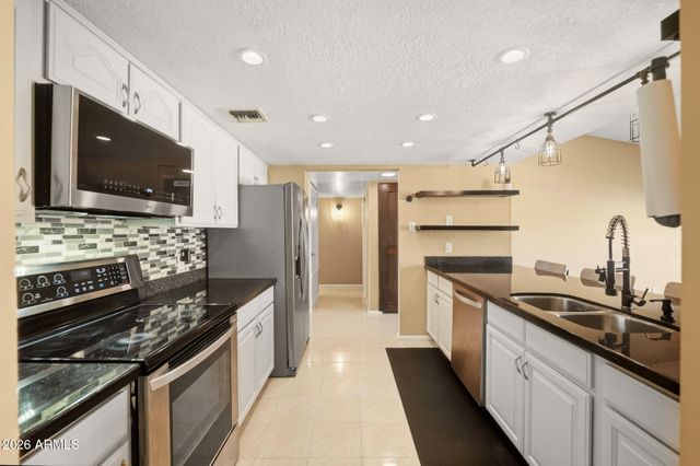 5832 W FRIER Drive, Glendale, AZ 85301