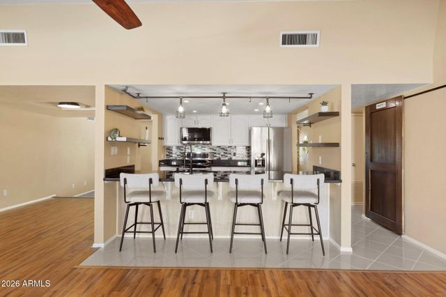5832 W FRIER Drive, Glendale, AZ 85301