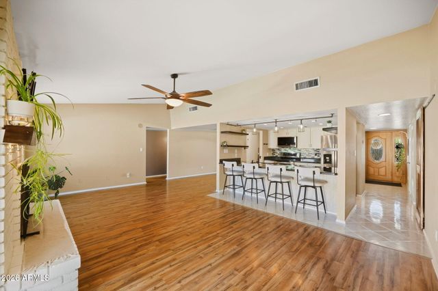 5832 W FRIER Drive, Glendale, AZ 85301