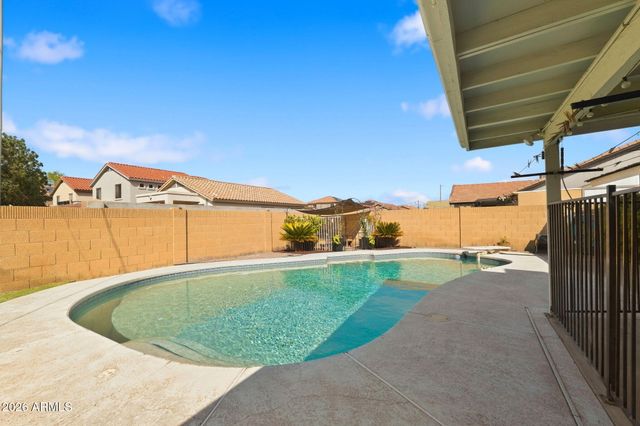 5832 W FRIER Drive, Glendale, AZ 85301