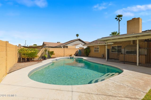 5832 W FRIER Drive, Glendale, AZ 85301