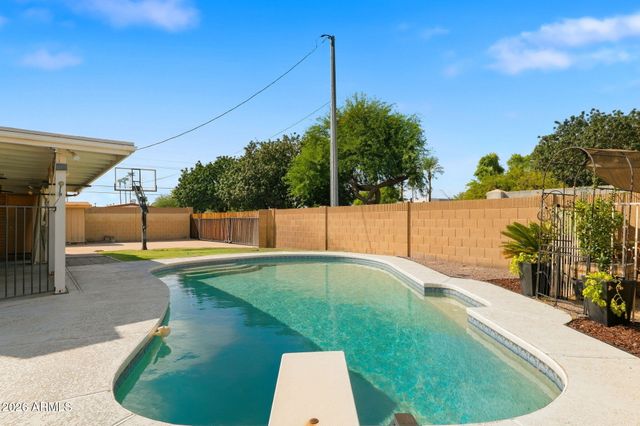 5832 W FRIER Drive, Glendale, AZ 85301