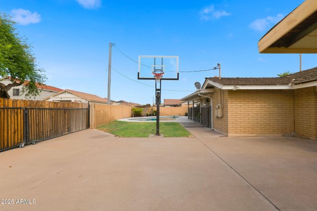 5832 W FRIER Drive, Glendale, AZ 85301