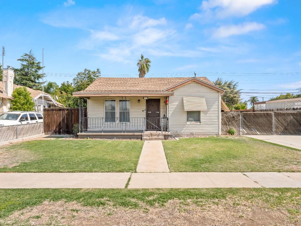 1816 N Vagedes Avenue, Fresno, CA 93705