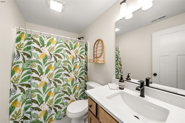 3827 NW Reinhart Drive, Ankeny, IA 50023