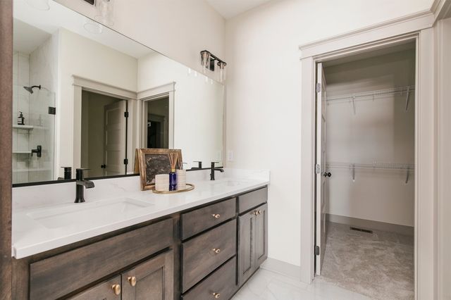 3827 NW Reinhart Drive, Ankeny, IA 50023