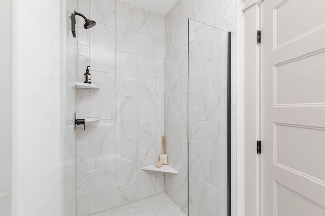 3827 NW Reinhart Drive, Ankeny, IA 50023