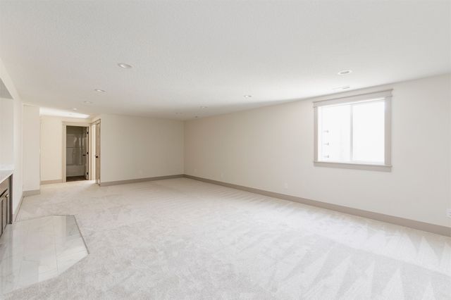 3827 NW Reinhart Drive, Ankeny, IA 50023